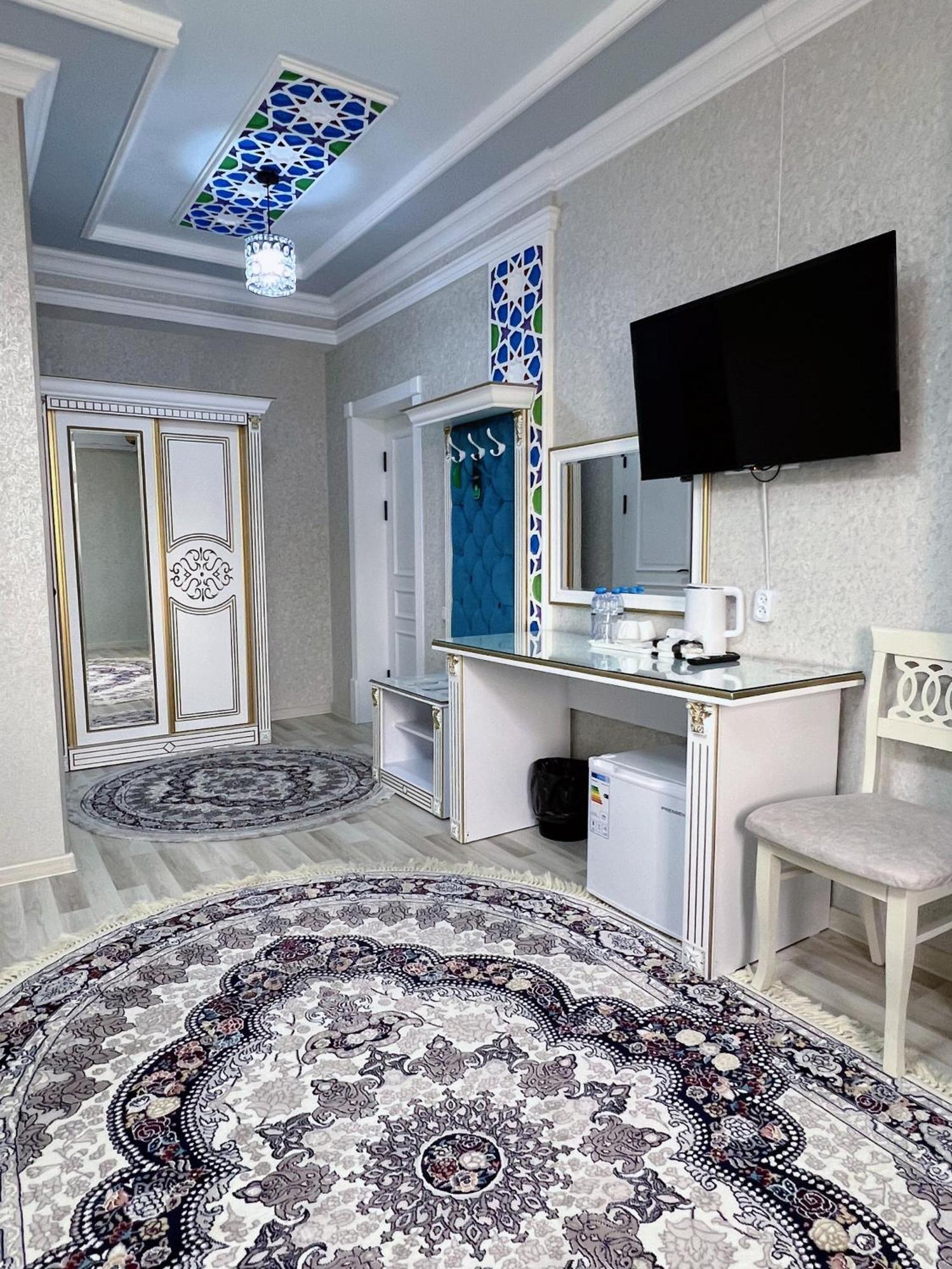 Diplomat Premium Hotel Samarkand Bagian luar foto