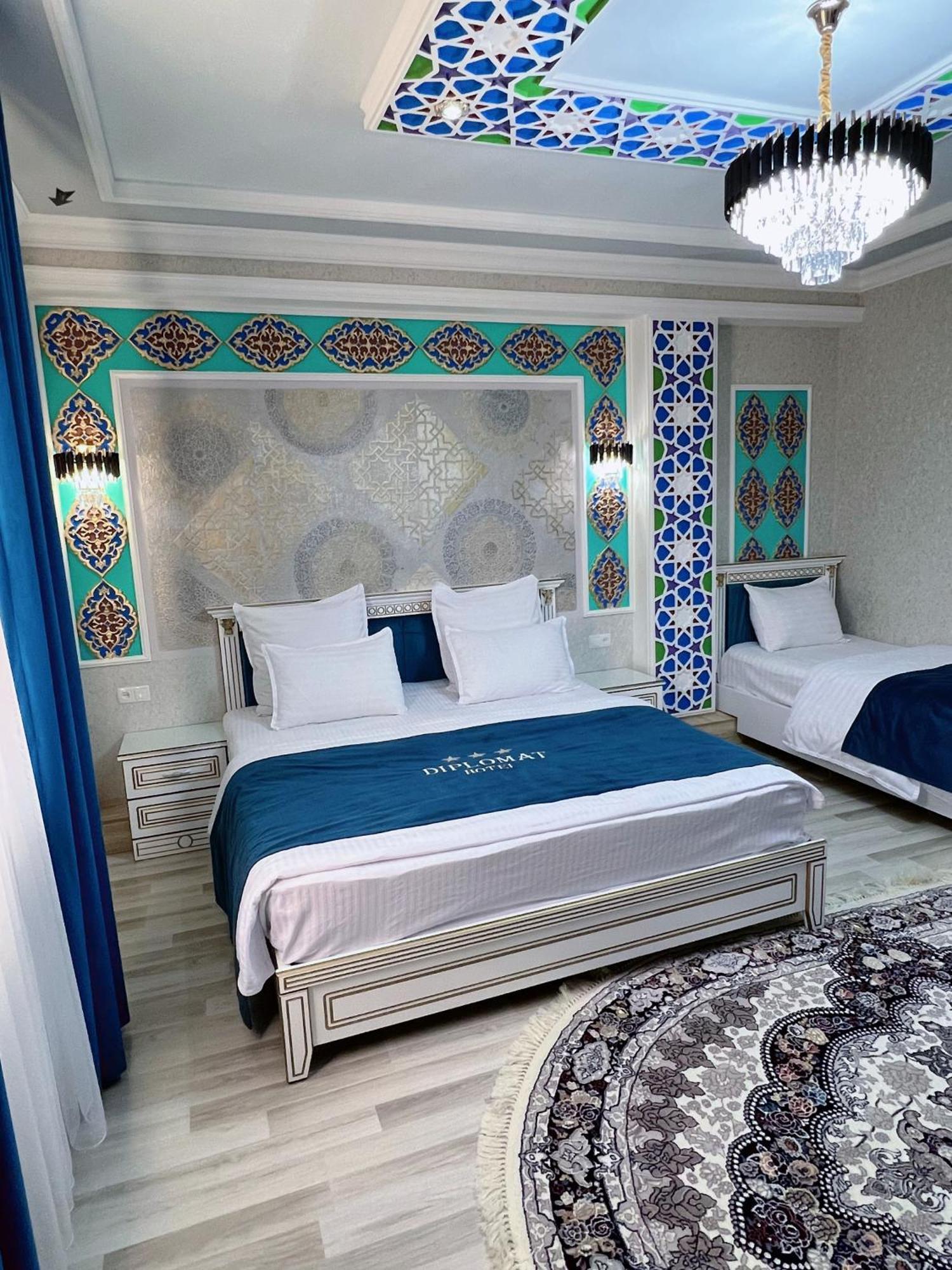 Diplomat Premium Hotel Samarkand Bagian luar foto