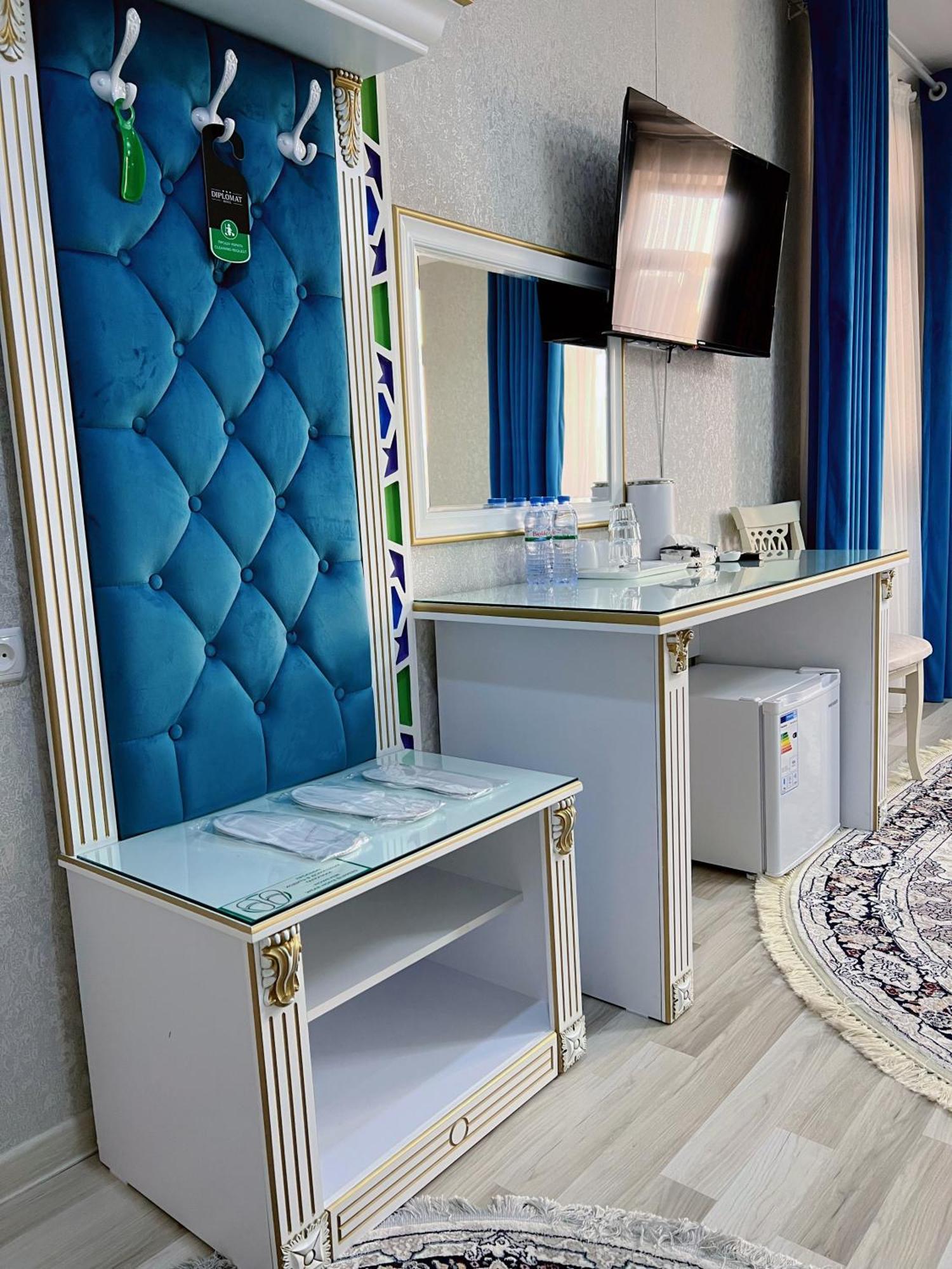Diplomat Premium Hotel Samarkand Bagian luar foto
