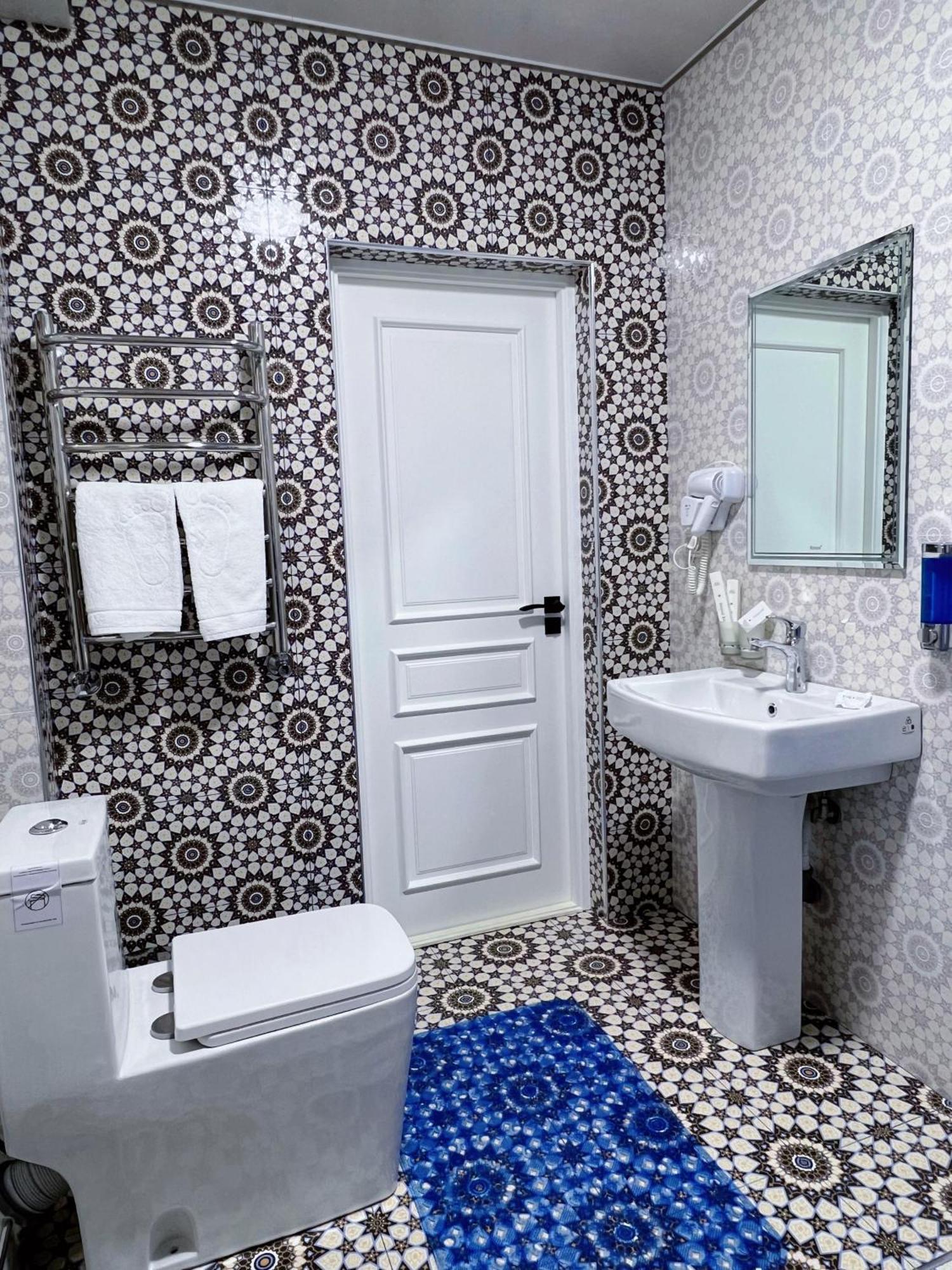 Diplomat Premium Hotel Samarkand Bagian luar foto