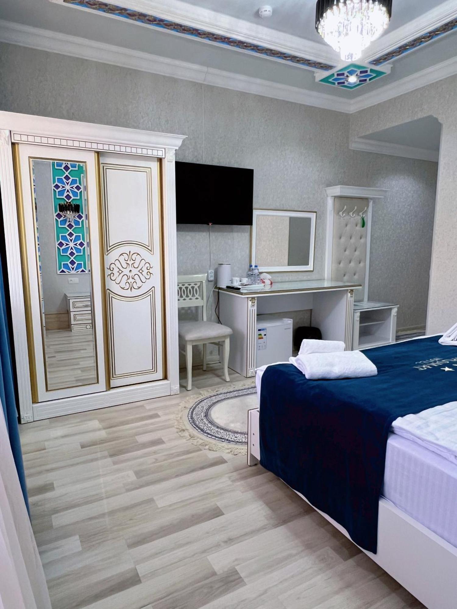 Diplomat Premium Hotel Samarkand Bagian luar foto