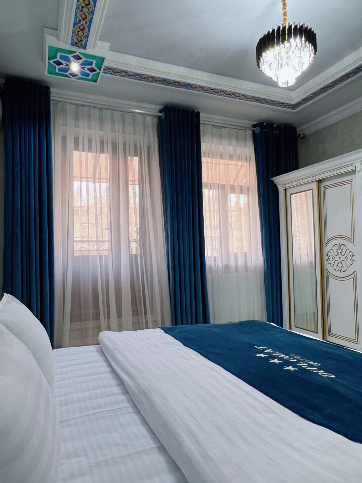 Diplomat Premium Hotel Samarkand Bagian luar foto