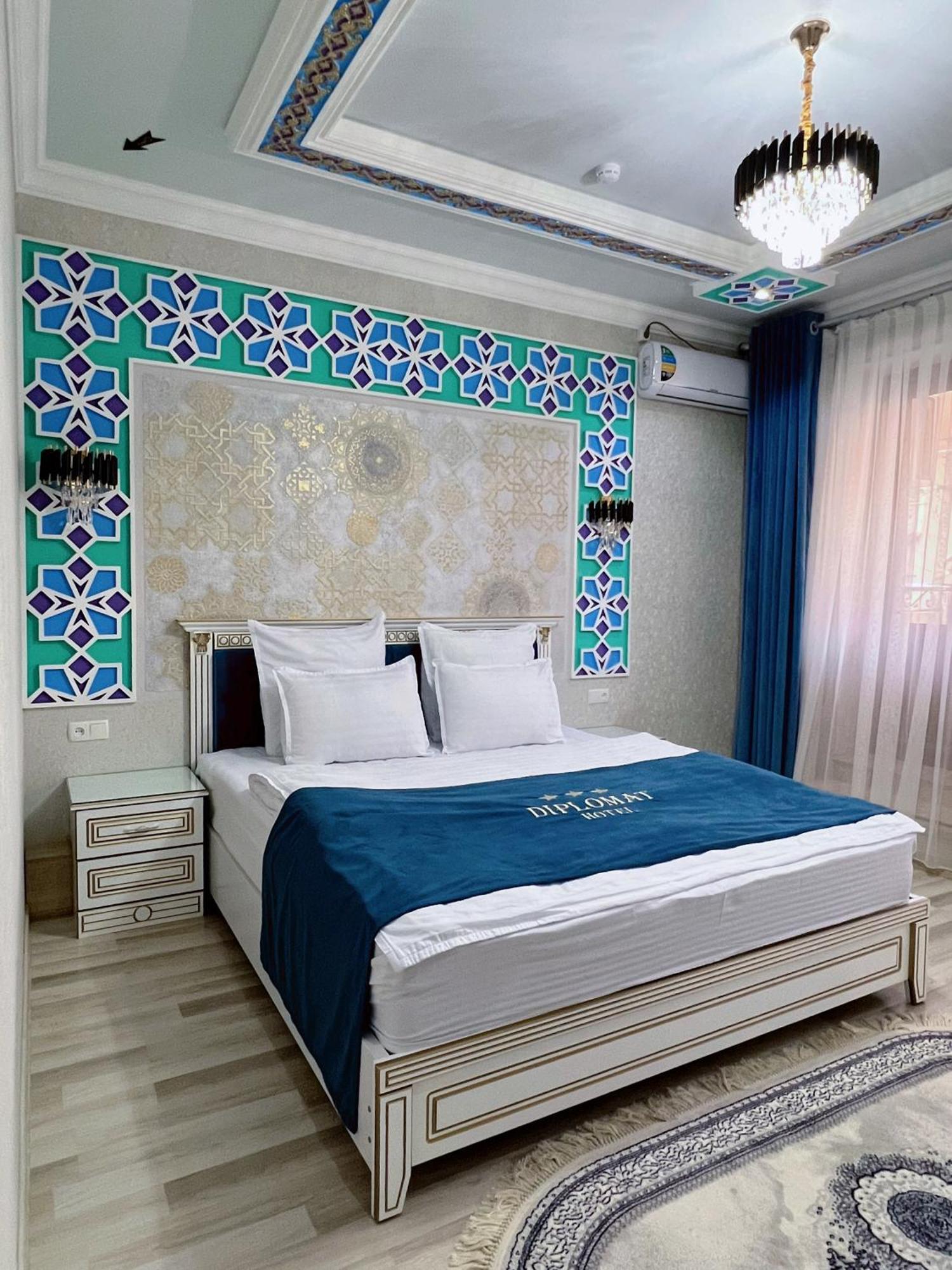 Diplomat Premium Hotel Samarkand Bagian luar foto