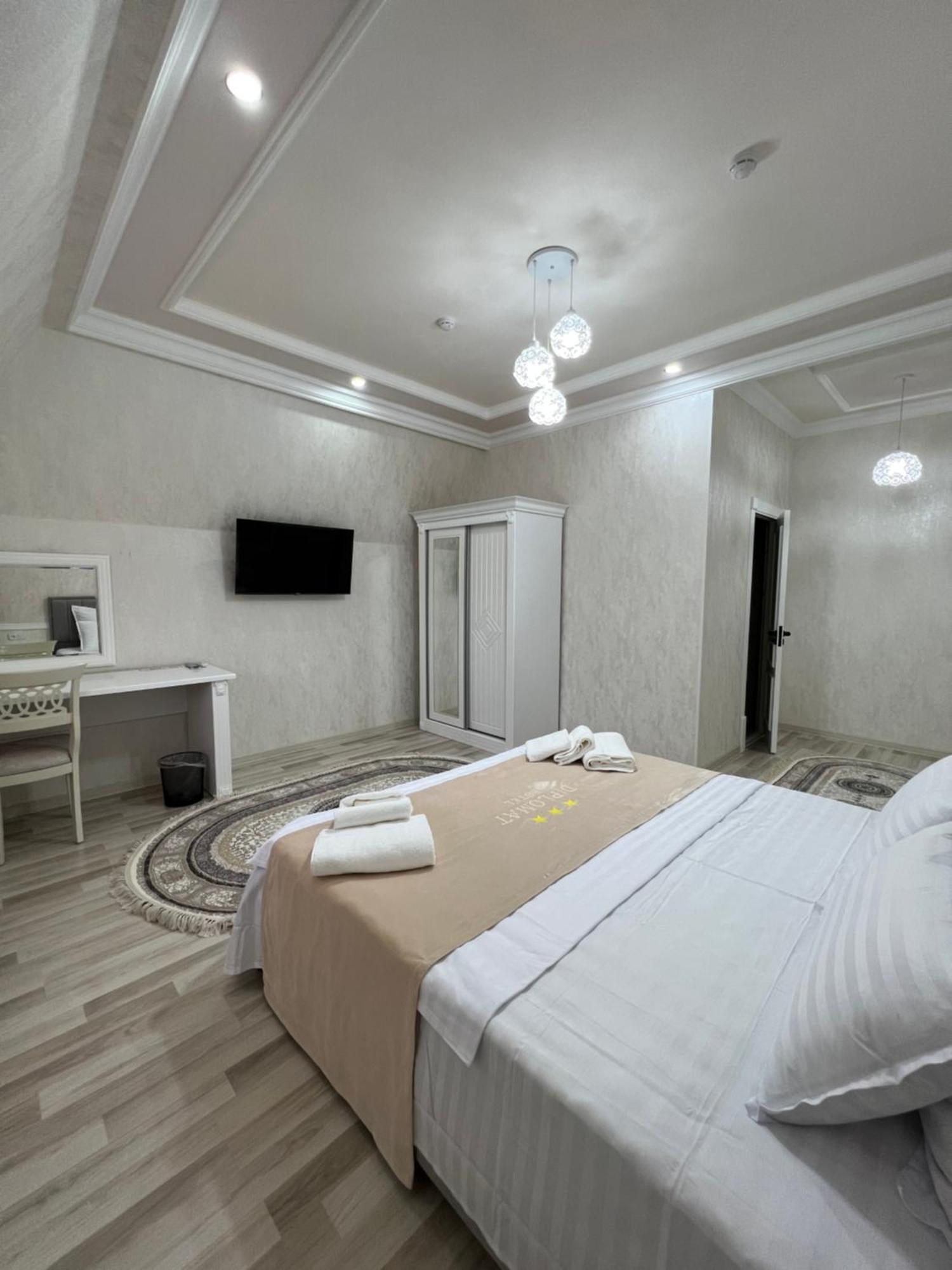 Diplomat Premium Hotel Samarkand Bagian luar foto