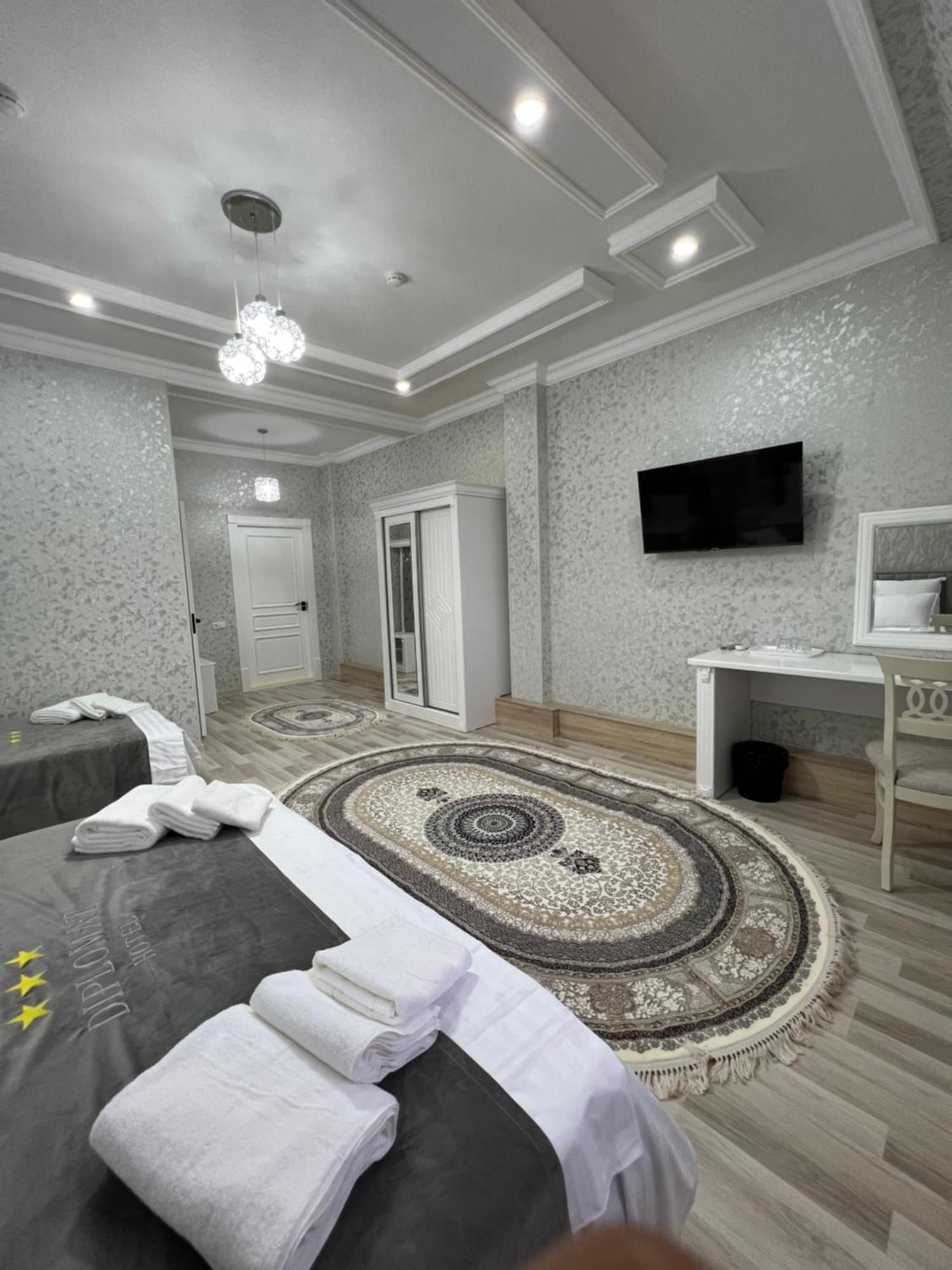 Diplomat Premium Hotel Samarkand Bagian luar foto