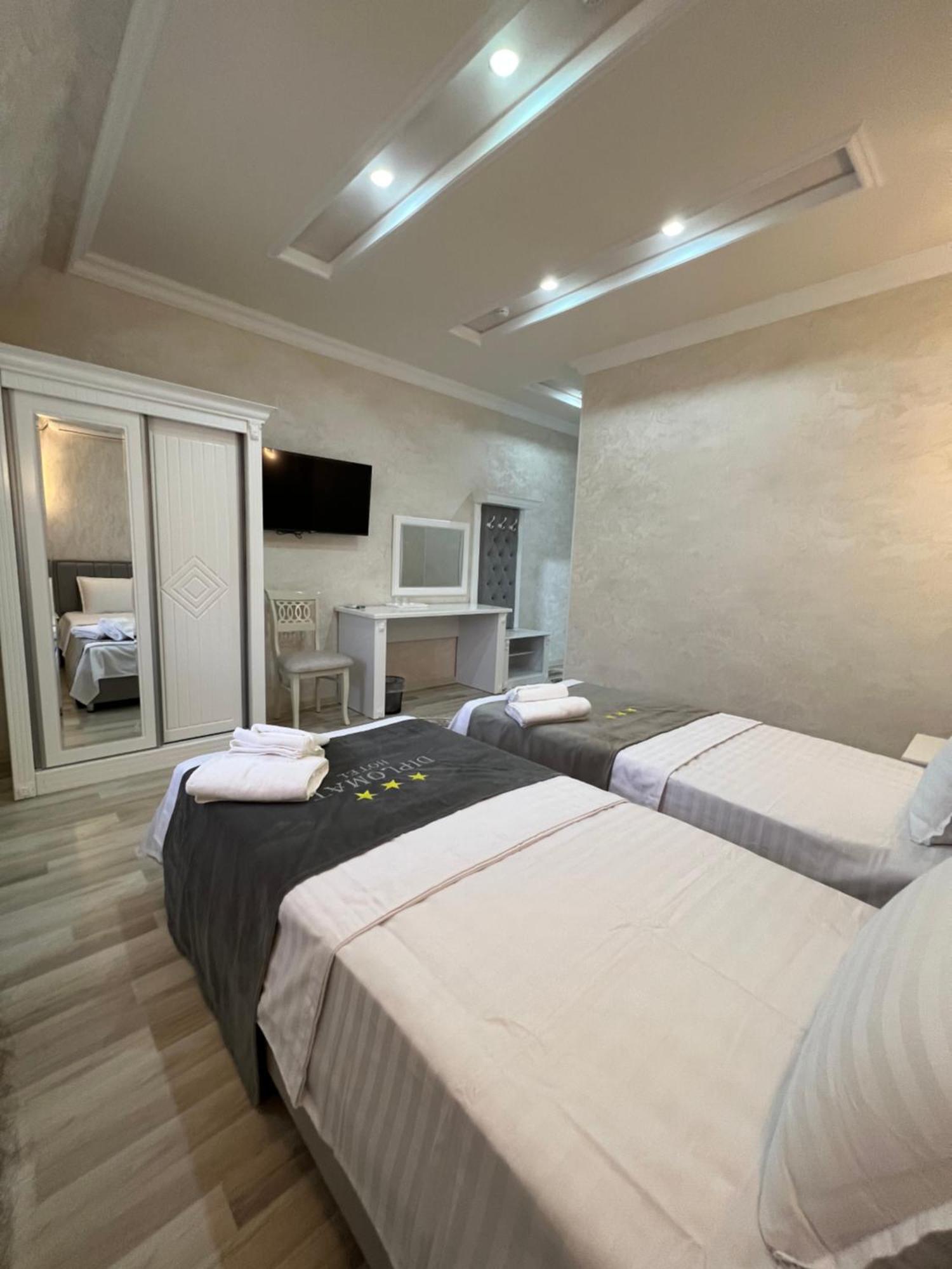 Diplomat Premium Hotel Samarkand Bagian luar foto