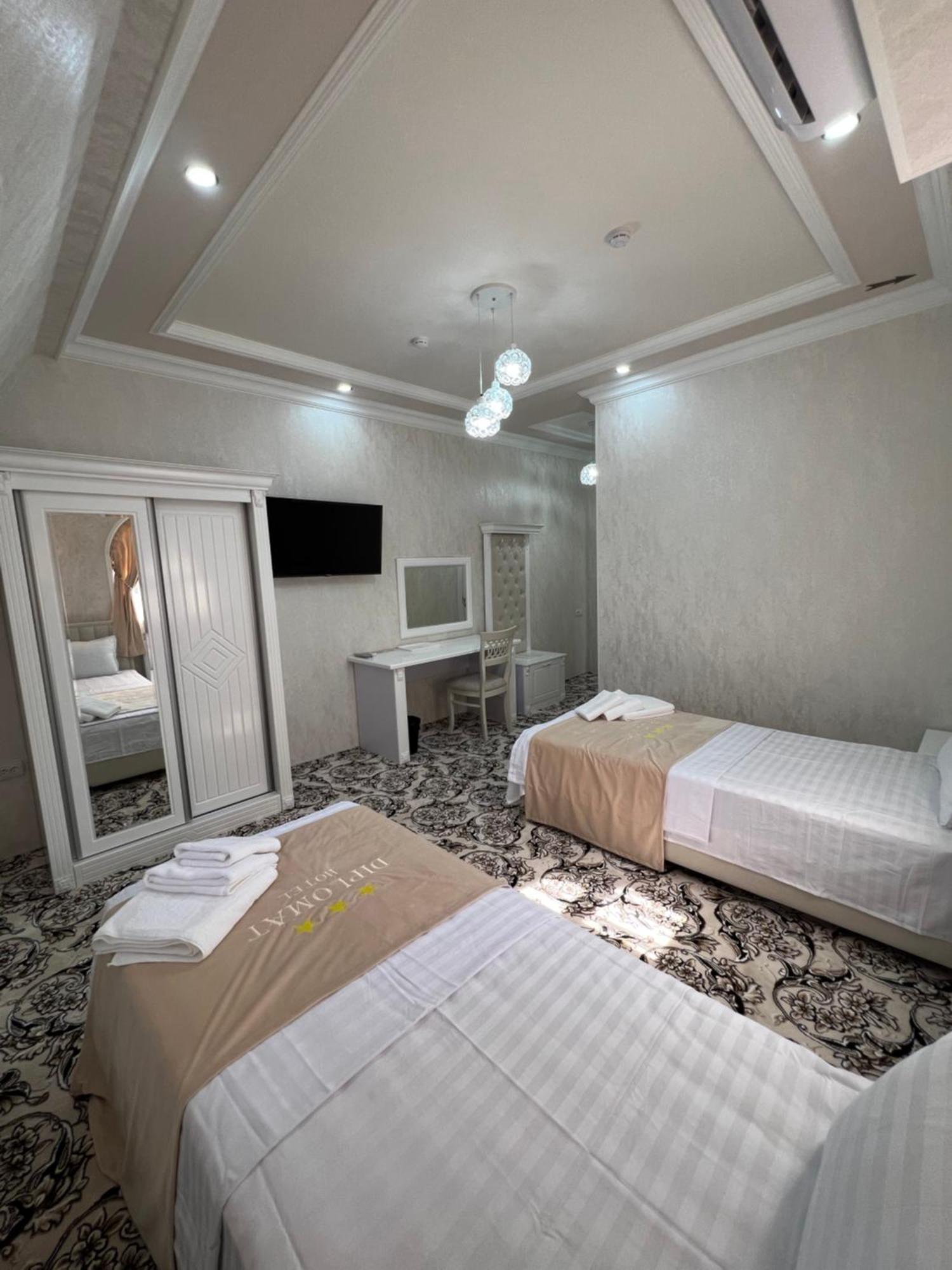 Diplomat Premium Hotel Samarkand Bagian luar foto