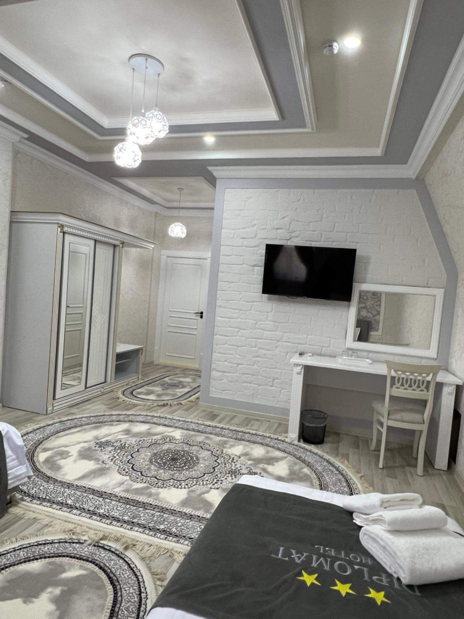 Diplomat Premium Hotel Samarkand Bagian luar foto
